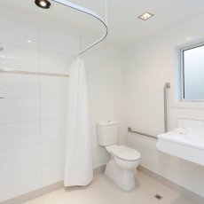 Studio Disabled Bathroom. The Dawson Motel New Plymouth. Call 06 758 1177